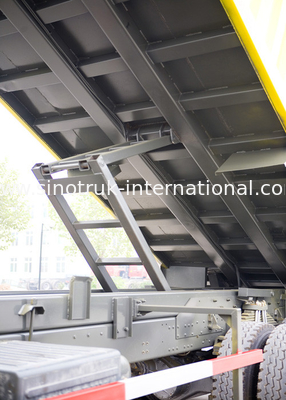 Колеса тележки сброса SINOTRUK Tipper HOWO 10 могут нагрузить песок 25-40tons или камни