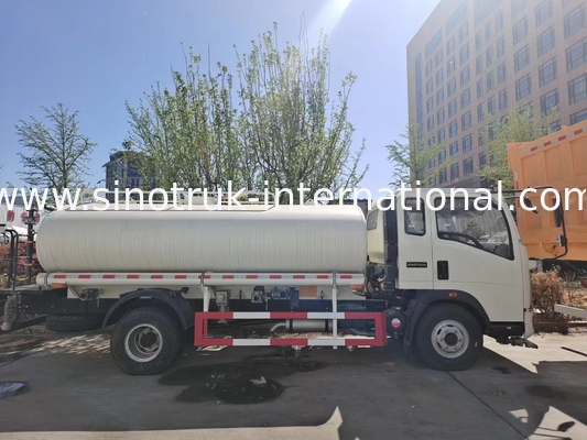 Ряд тележки цистерны с водой LHD света SINOTRUK 5-8CBM распыляя широко