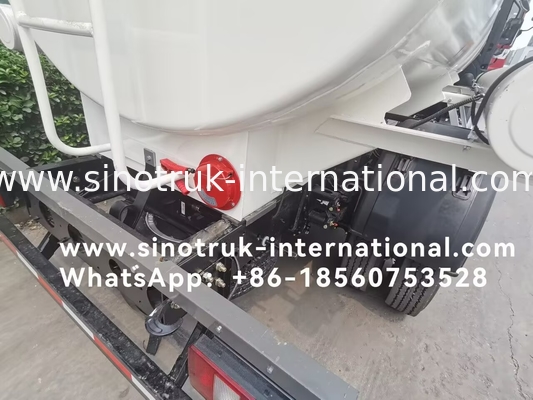 SINOTRUK HOWO 4X2 Транспортирующий нефтяной танк SINOTRUK HOWO 5-6CBM