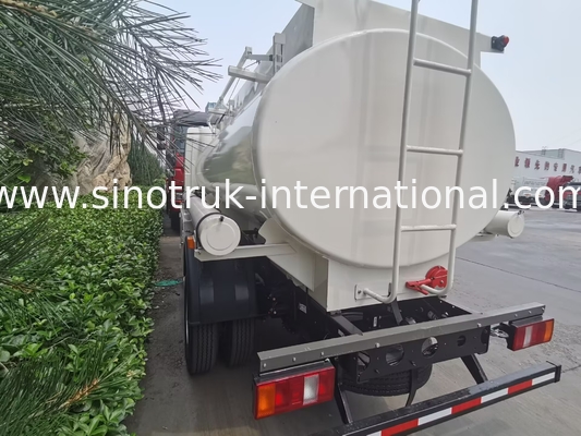 SINOTRUK HOWO 4X2 6 колес Нефтяной танк 5-6CBM