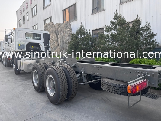 SINOTRUK HOWO Шасси грузовика SINOTRUK двигатель 371HP 6 × 4 RHD со световым предупреждением, используемый в грузовиках грузовых грузовиков Водокаров