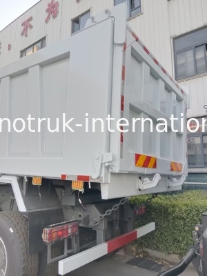 2 пассажира Sinotruk Hohan Tipper Dump Truck Weichai Двигатель 6 × 4 LHD 380 л.с. с ручной трансмиссией