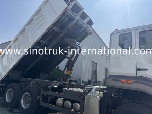 Самосвал SINOTRUK HOHAN Howo с центральным подъемом, двигатель Weichai 6 × 4, левостороннее рулевое управление, прямоугольный кузов, белый, 19-20 куб.м.