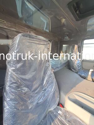 HOWO A7 Подержанный тракторный грузовик LHD 6X4 Euro 2 371 HP с гидравлическим рулевым управлением белый
