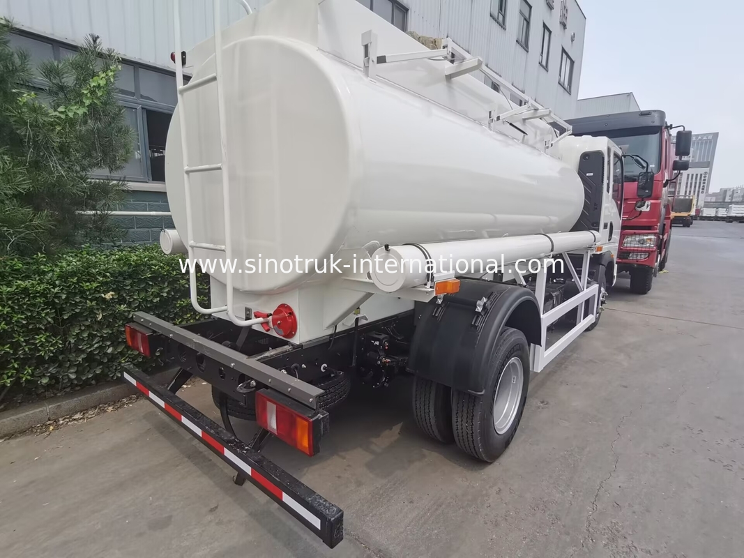SINOTRUK HOWO 4X2 6 колес Нефтяной танк 5-6CBM